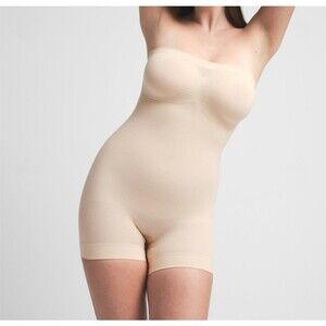 Skims Seamless Sculpt Strapless Shortie Womens Small Sand NWOT